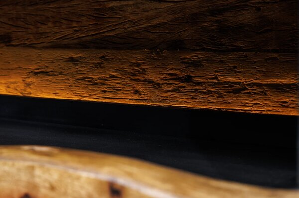 Massive home | Vysoká komoda GRAND s LED osvětlením 120 CM masiv akácie