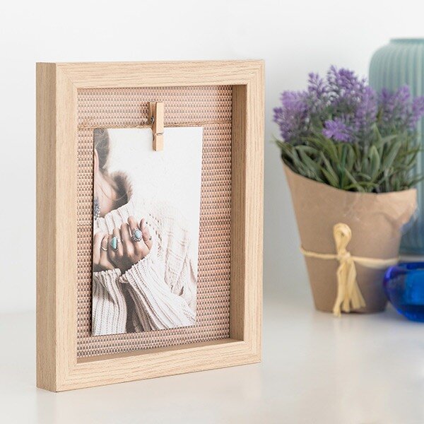 Dřevěný fotorámeček s kolíčkem na 1 fotografii