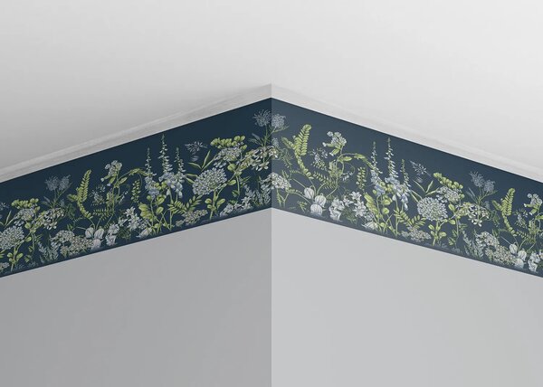 Samolepící bordura na zeď Květy Vikve na Pruské Modři | 5 m x 13.8 cm | DWB8525