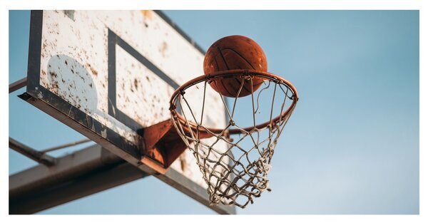 Obraz míč v basketbalovém koši