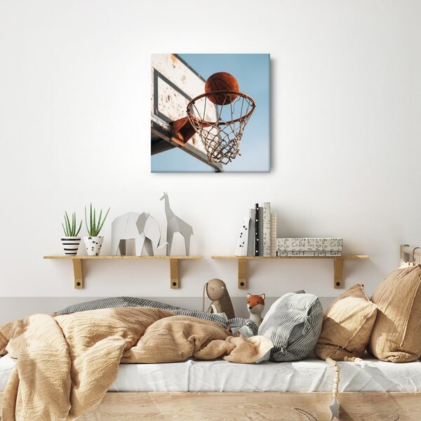 Obraz míč dopadající do basketbalového koše