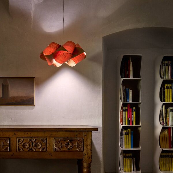 LZF LAMPS Závěsné světlo Swirl, třešňové dřevo/niklová barva, Ø 54 cm Dřevo, stmívatelný, Světlé dřevo, Obývací pokoj / jídelna, Dřevo, Design