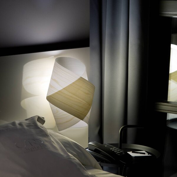 LZF LAMPS nástěnné světlo Orbit, barva slonová kost, šířka 19 cm, dřevo, stmívatelný, Krémová / jantar, Obývací pokoj / jídelna, Dřevo, Design