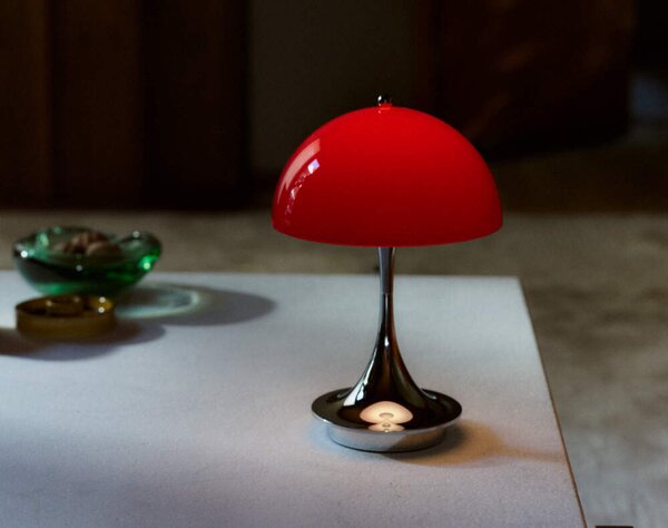 Louis Poulsen Přenosná lampa Panthella 160 V3, chrome original opal red 5744613402