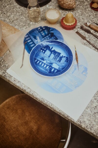 Porcelánový talíř Blue Collectibles 2026 The Marble Bridge Ø 18 cm