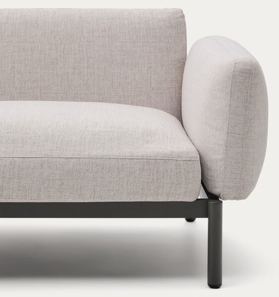 Kave Home Zahradní rohová pohovka Sorells 446 cm se stolky se šedou podnoží