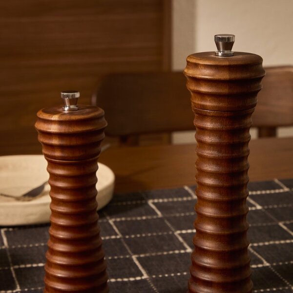 Hnědý dřevěný mlýnek na koření Kave Home Rommu 18,9 cm