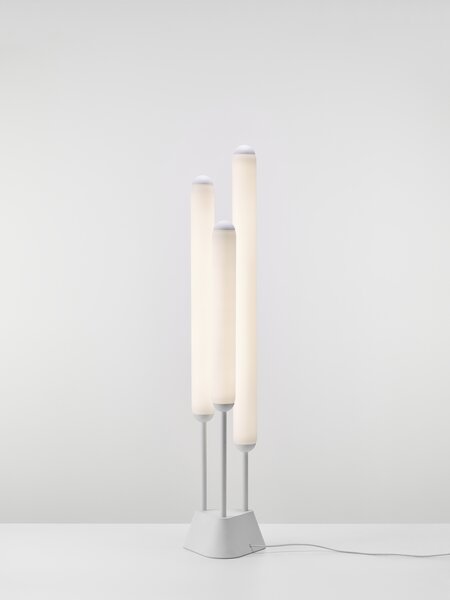 Brokis LED Stojací lampa Puro Floor 3 Tubes 1350, PC1252 Stmívání, řízení: DIM RF systém, Barva skla: Triplex opál, Povrchová úprava baldachýnu a montury: kov - černý matovaný komaxit se strukturou
