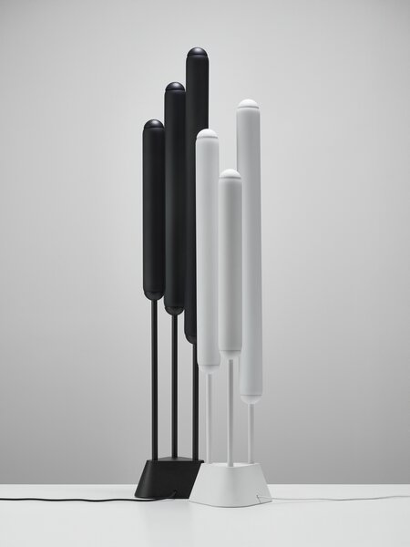 Brokis LED Stojací lampa Puro Floor 3 Tubes 1550, PC1253 Stmívání, řízení: DIM RF systém, Barva skla: Triplex opál, Povrchová úprava baldachýnu a montury: kov - černý matovaný komaxit se strukturou
