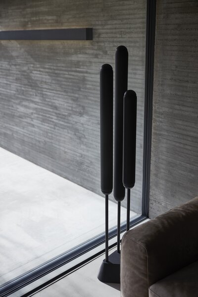 Brokis LED Stojací lampa Puro Floor 3 Tubes 1550, PC1253 Stmívání, řízení: DIM RF systém, Barva skla: Triplex opál, Povrchová úprava baldachýnu a montury: kov - černý matovaný komaxit se strukturou