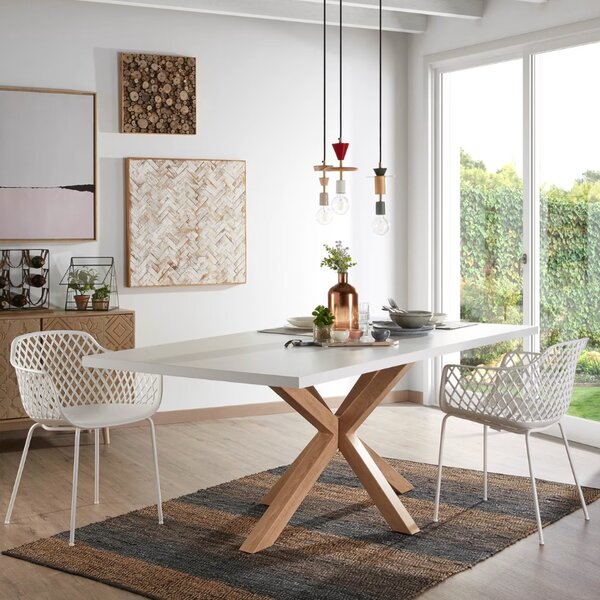 Bílý jídelní stůl Kave Home Argo 180 x 100 cm s přírodní kovovou podnoží
