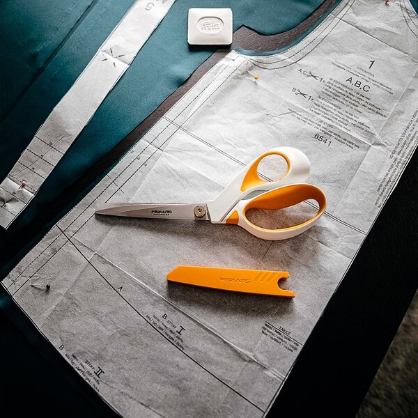 Fiskars Krejčovské nůžky FISKARS NA LÁTKU 1070079, RazorEdge, ergonomickou rukojetí, délka 23 cm