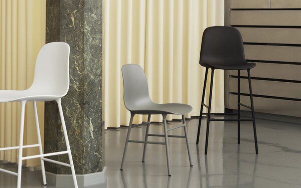 Normann Copenhagen designové židle Form Chair Wood (černý sedák, podnož dub)