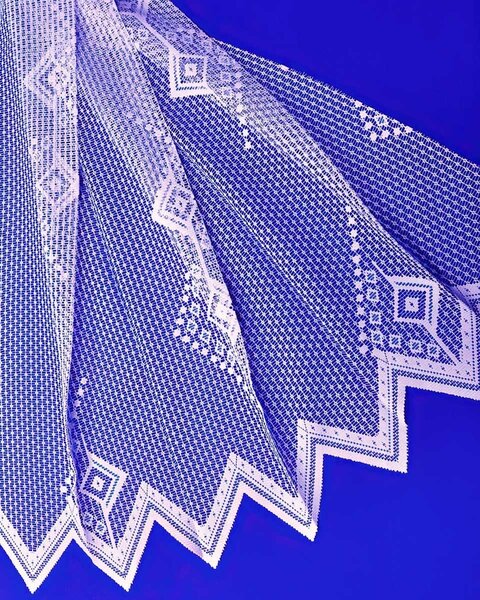 Českomoravská textilní žakárová záclona V901 geometrický vzor, bílá, výška 250cm (v metráži)