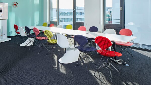 Vitra designové židle DKR