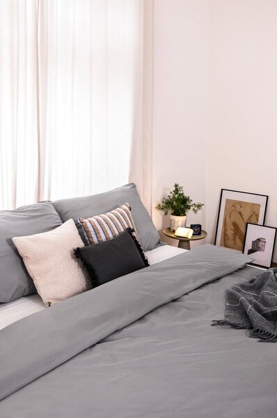 Šedé povlečení na dvoulůžko z mikrosaténu 200x200 cm Basic – Bonami Essentials