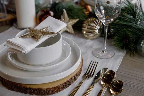 Sada talířů Mikasa Camberlie 12 ks, bílý porcelán MKCAM12PC