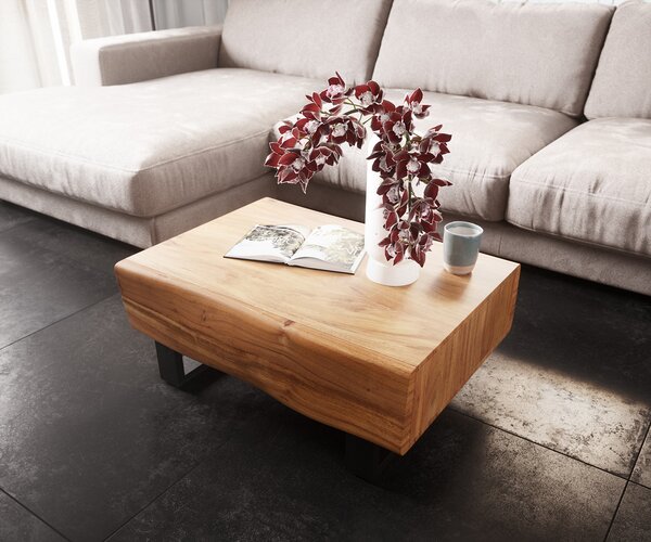 DELIFE Konferenční stolek New Live-Edge 80x60 cm akácie přírodní 2 zásuvky kovová tenká podnož černá