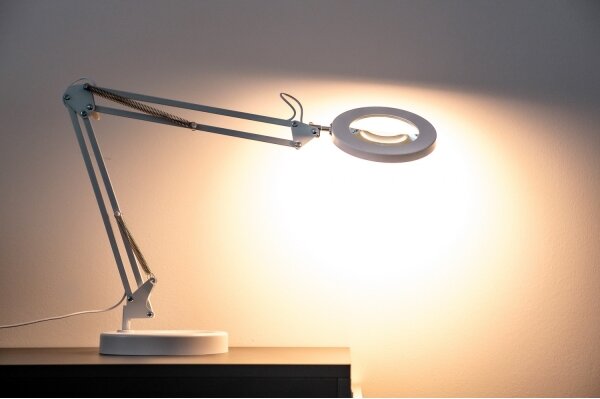Brilagi - LED Stmívatelná stolní lampa s lupou LED/12W/5V 3000/4200/6000K bílá