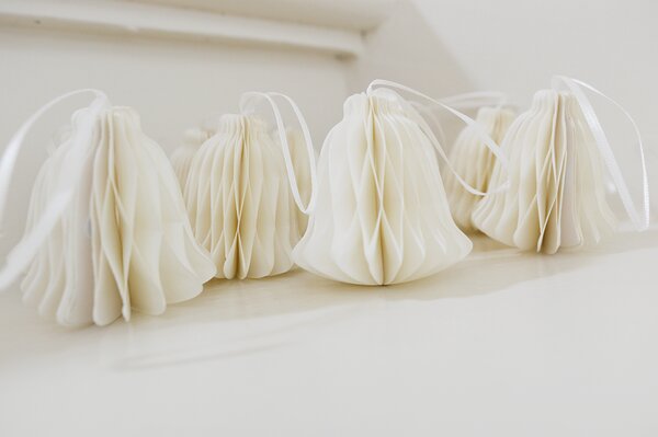 Noordliving Papírová ozdoba Bell - White NL118