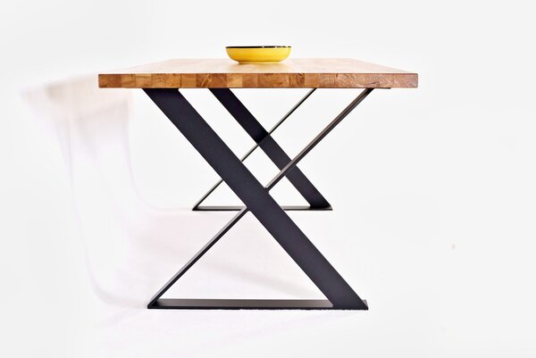 Majstrštych Jídelní stůl Dudek - designový industriální nábytek Velikost stolu (D x Š): 140 x 90 (cm), Typ a sukovitost dřeva: Jasan (bez příplatku), Barva kovových nohou: Slonová kost světlá mat - RAL 1013 (bez příplatku)