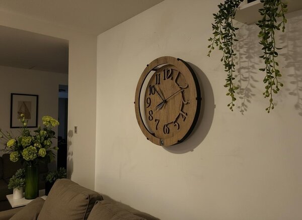 "Inverzní ciferník" světelné hodiny s powerbankou a pohybovým čidlem/dub velikost svítidla/hodin: 31 cm