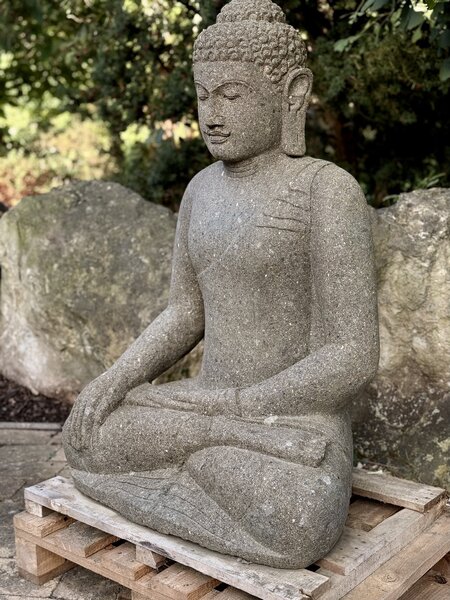 Ručně tesaná socha Buddha ze sopečného kamene 80 - 150 cm