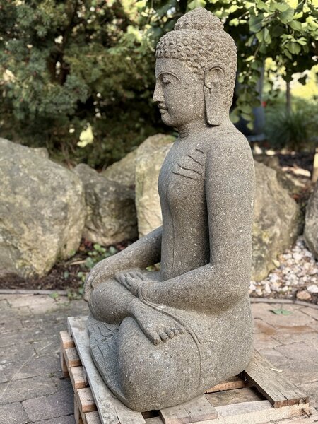 Ručně tesaná socha Buddha ze sopečného kamene 80 - 150 cm
