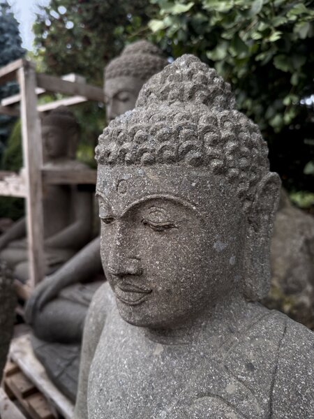 Ručně tesaná socha Buddha ze sopečného kamene 80 - 150 cm