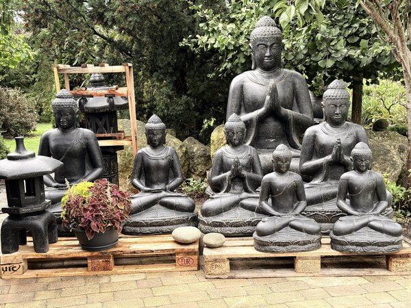Velký Buddha – odlévaná socha, sedící, velikosti 60-240 cm