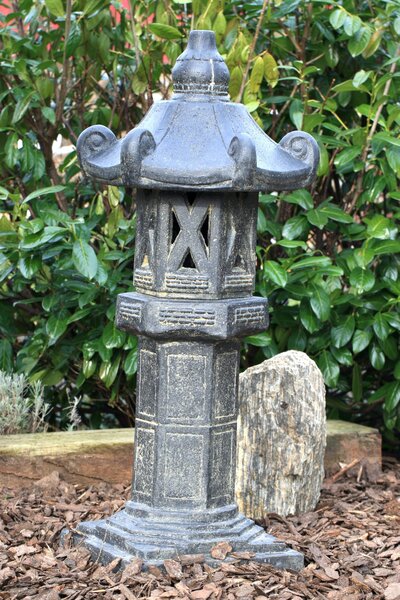 Masivní zahradní lampa Pagoda 120 cm