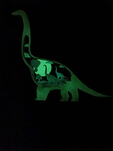 Z rodinné dílny Svítící dinosaurus na zeď - dekorace do dětského pokoje