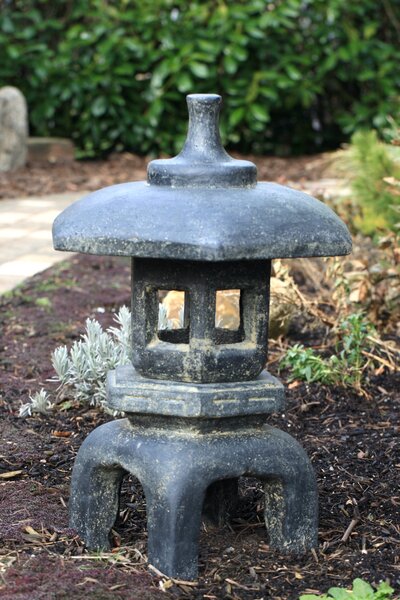 Menší zahradní lampa Pagoda 75 cm