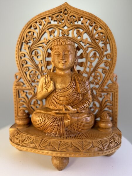 Indický sedící Buddha z tropického dřeva