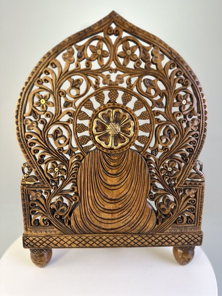 Indický Buddha z tropického dřeva
