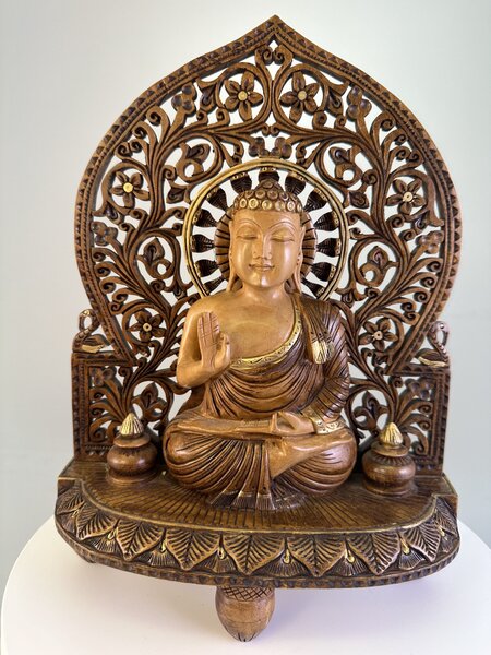 Indický Buddha z tropického dřeva
