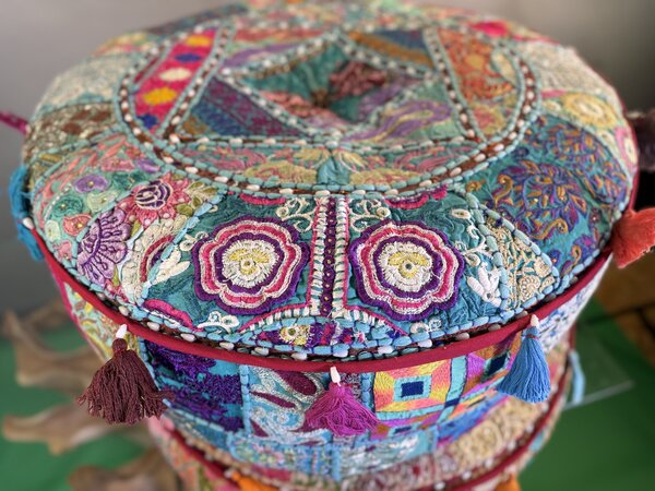 Ručně šitý polštář - sedák, Indie 60 cm