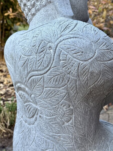 Buddha z říčního kamene 100 cm – ručně tesaná socha z Bali