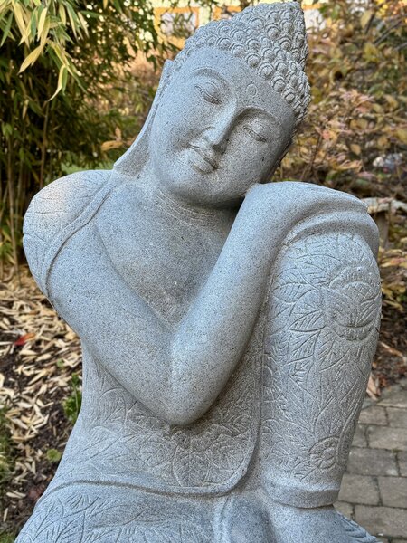 Buddha z říčního kamene 100 cm – ručně tesaná socha z Bali