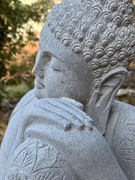 Buddha z říčního kamene 100 cm – ručně tesaná socha z Bali