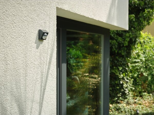 Osram - Venkovní solární senzor pohybu SMART+ 3,7V antracit IP65 Wi-Fi 800 mAh