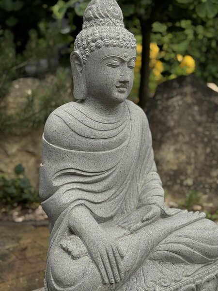 Socha Buddha tesaná 80 cm, mudra osvícení
