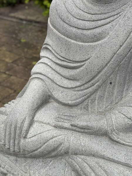 Socha Buddha tesaná 80 cm, mudra osvícení