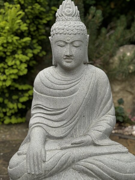 Socha Buddha tesaná 80 cm, mudra osvícení