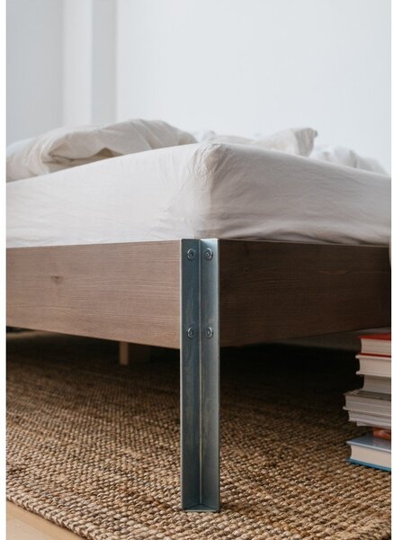 Dvoulůžková postel z borovicového dřeva s roštem v přírodní barvě 180x200 cm Core – Karup Design