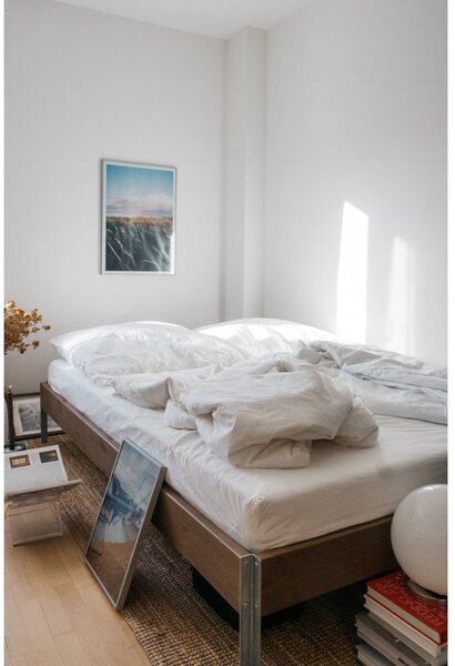 Hnědá dvoulůžková postel z borovicového dřeva s roštem 140x200 cm Core – Karup Design