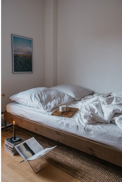 Hnědá dvoulůžková postel z borovicového dřeva s roštem 140x200 cm Core – Karup Design
