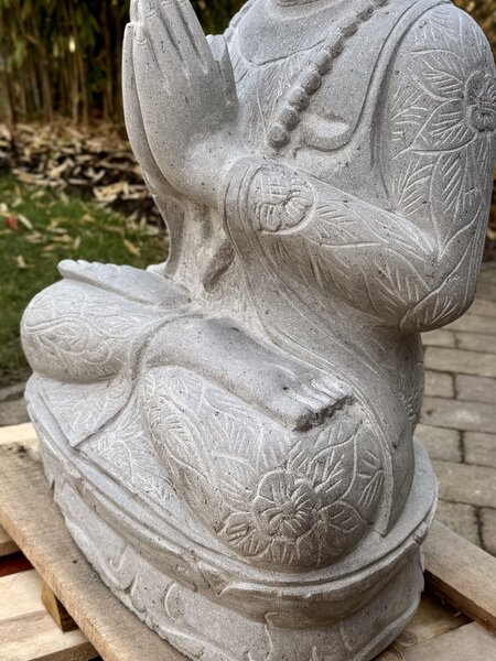 Socha Buddhy z říčního kamene – 80 cm, ruční práce z Bali