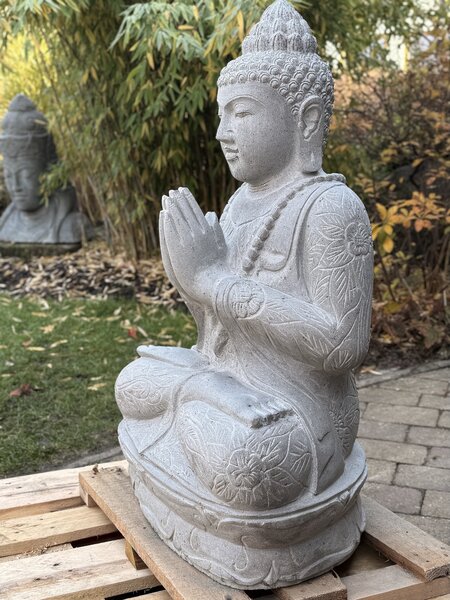 Socha Buddhy z říčního kamene – 80 cm, ruční práce z Bali