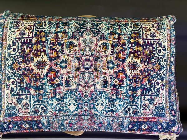 Tkaný dekorační polštář z Indie se střapci 56×36 cm